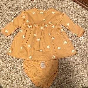 Carter’s 9 Month Girls Outfit - NWT